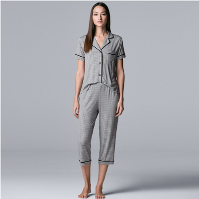 Which Sleepwear Alternatives for Women Ensure a Serene 8 Hours of Sleep?